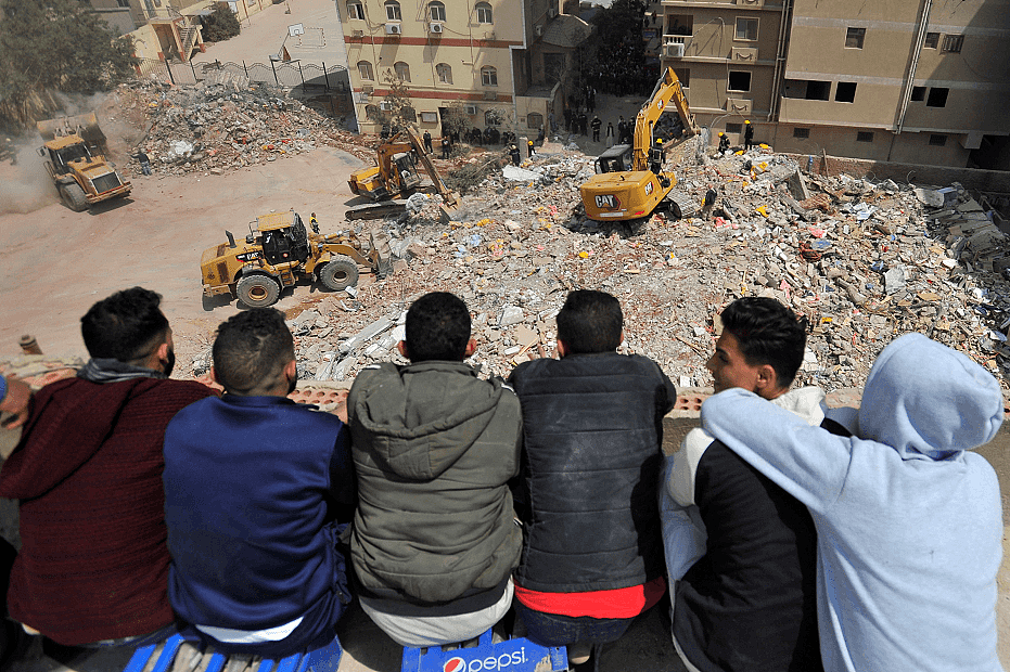 埃及首都居民楼倒塌16人死亡 十层建筑转眼成废墟（组图） - 1