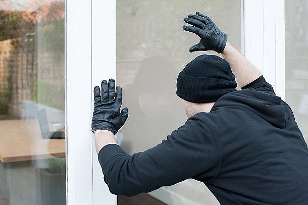 spiderman-burglar.jpg,0