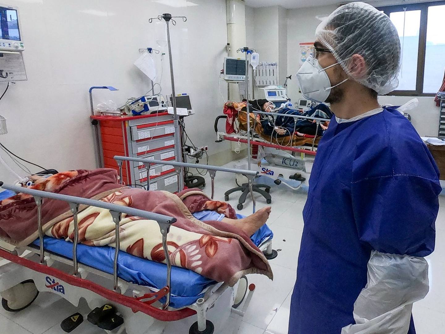 伊朗方面虽然具备相对先进的生命保障设备，但病区内重症病人迟迟不能痊愈，新的病人又不断涌现的局面已经呈现。（美联社）