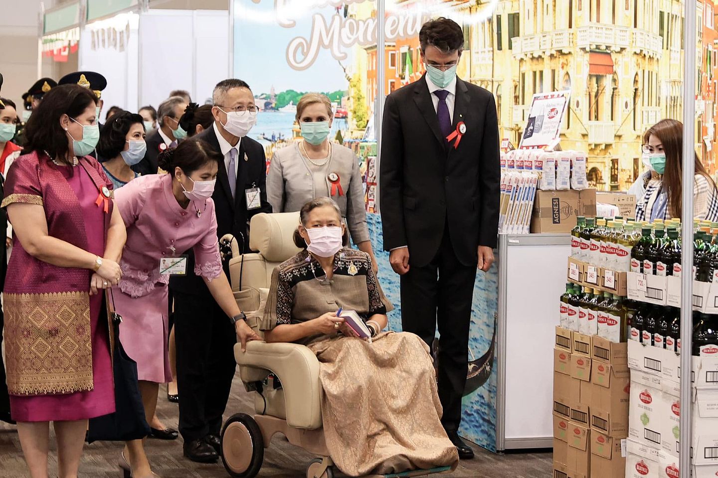 2021年3月28日，诗琳通公主参加第54届外交慈善义卖活动。（Twitter@Royal World Thailand）