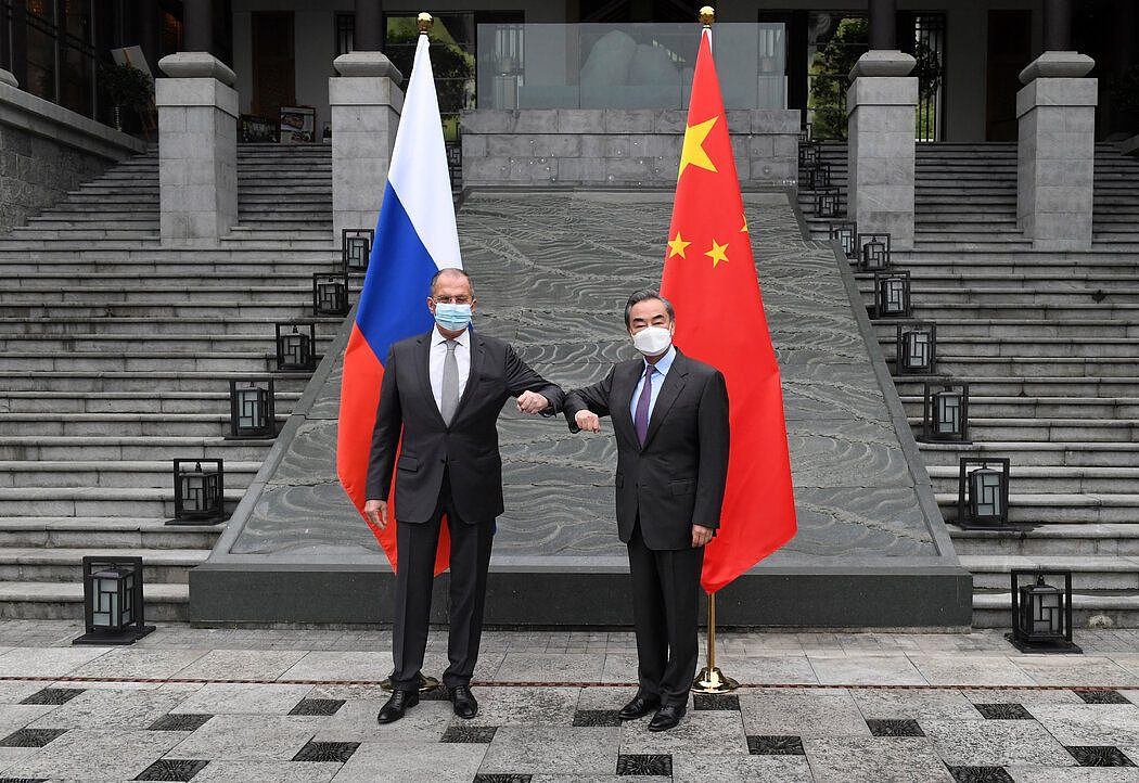 俄罗斯外长谢尔盖·V·拉夫罗夫与中国外交部长王毅上周在中国南方城市桂林。 他们敦促美国「反思其带来的损害」。