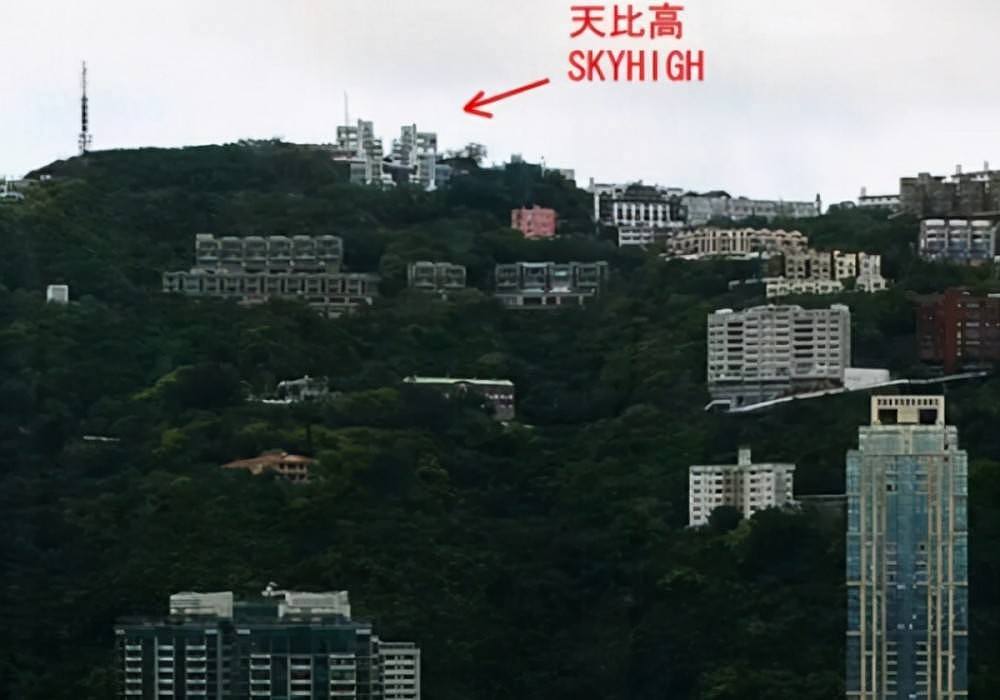 58岁周星驰在香港的豪宅曝光：住在山上深居简出，几乎看到整个香港岛（组图） - 2