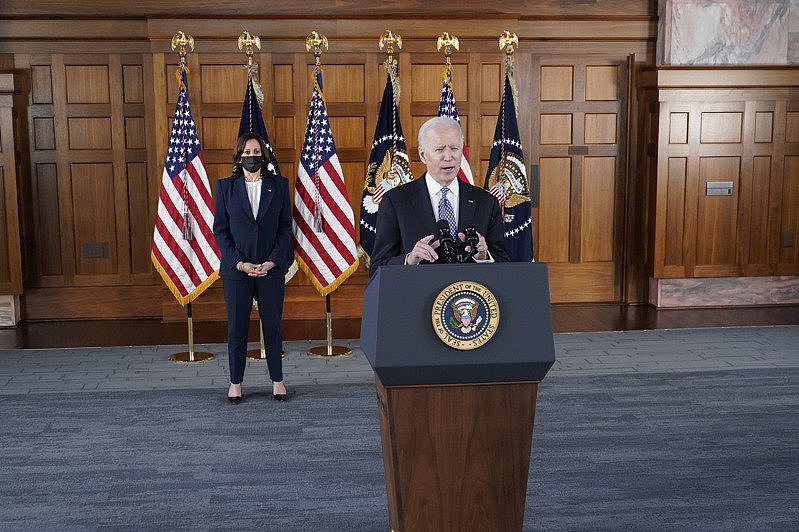 美国总统拜登宣布一系列最新措施以保护亚太民众安全。 美联社