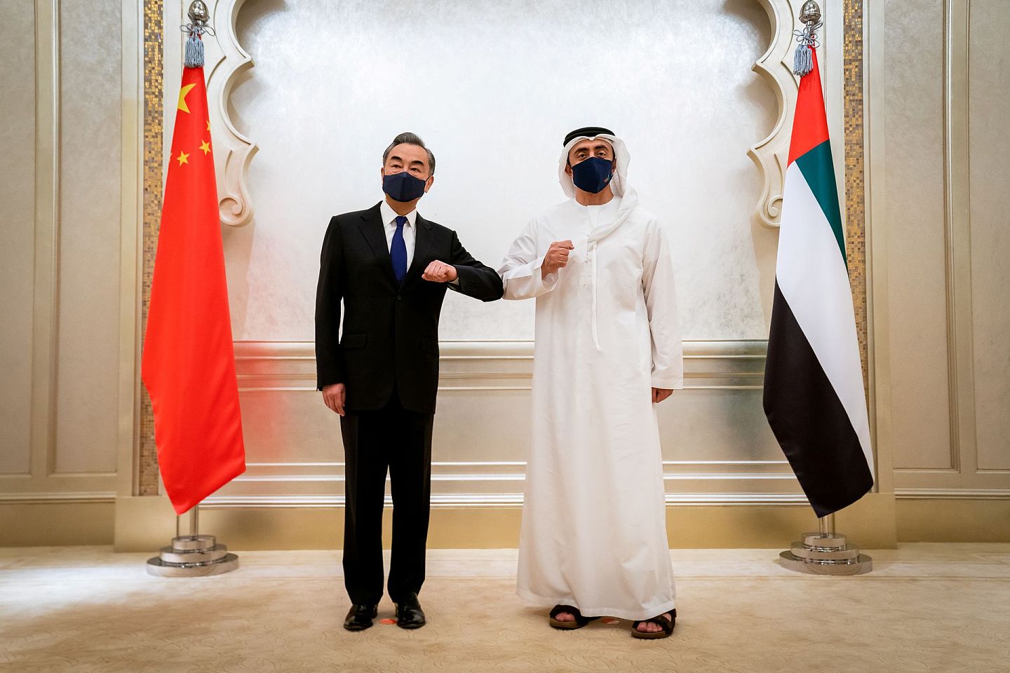 2021年3月28日，中国国务委员兼外交部长王毅访问阿联酋，会晤阿联酋外交部长阿卜杜拉（Sheikh Abdullah bin Zayed Al Nahyan）。（Reuters）
