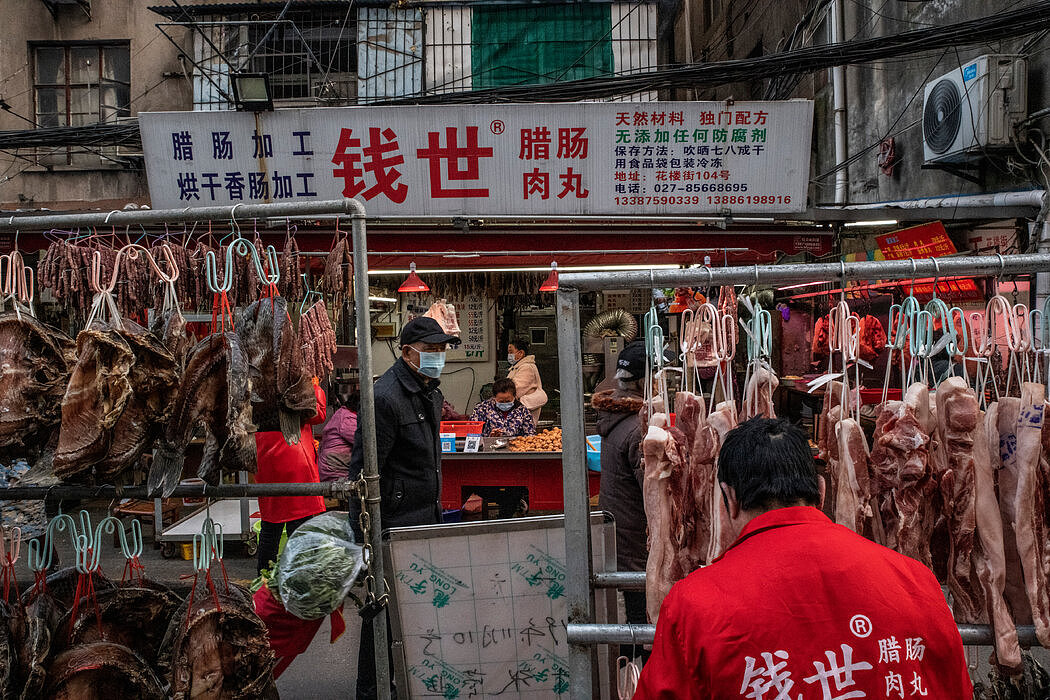 1月，武汉一家肉类市场。