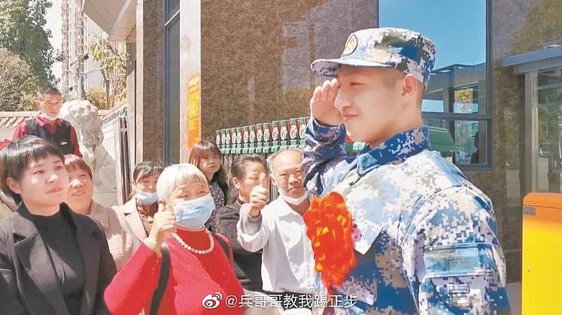 中国官方媒体大肆宣扬刘长江放弃高薪参军，誉为新时代青年报效国家的典范。 （取自网路）
