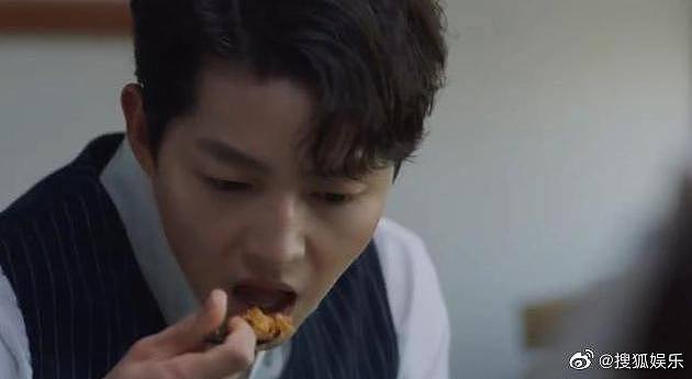 宋仲基吃中国拌饭被韩国观众抵制，tvN删除赞助商名单