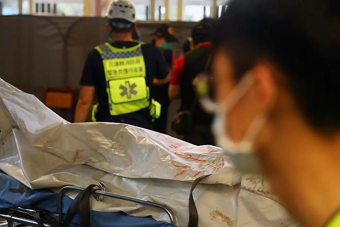台湾“死亡列车”大量现场图流出：车厢残肢四散，数百乘客爬过尸体求生！新加坡紧急发声了（组图） - 16