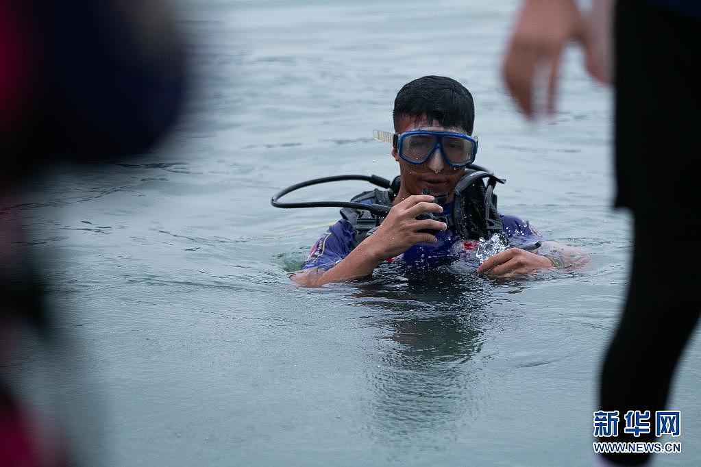 老挝旅游区载39人游艇翻船8人死亡 目击者：伤亡人员可能包括该国前主席 （图） - 4