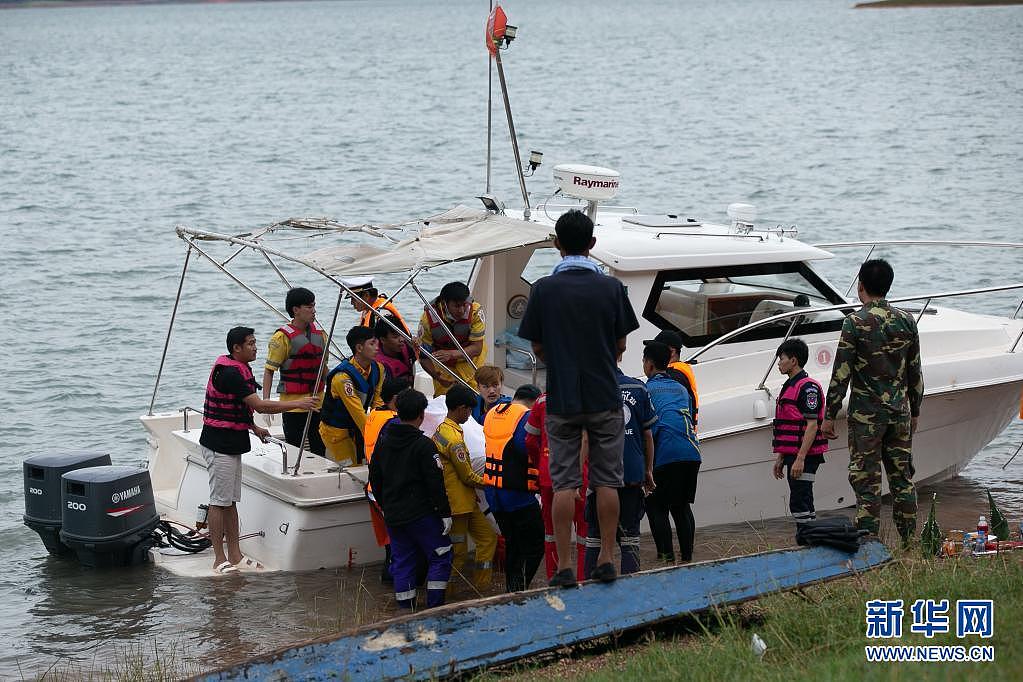 老挝旅游区载39人游艇翻船8人死亡 目击者：伤亡人员可能包括该国前主席 （图） - 6