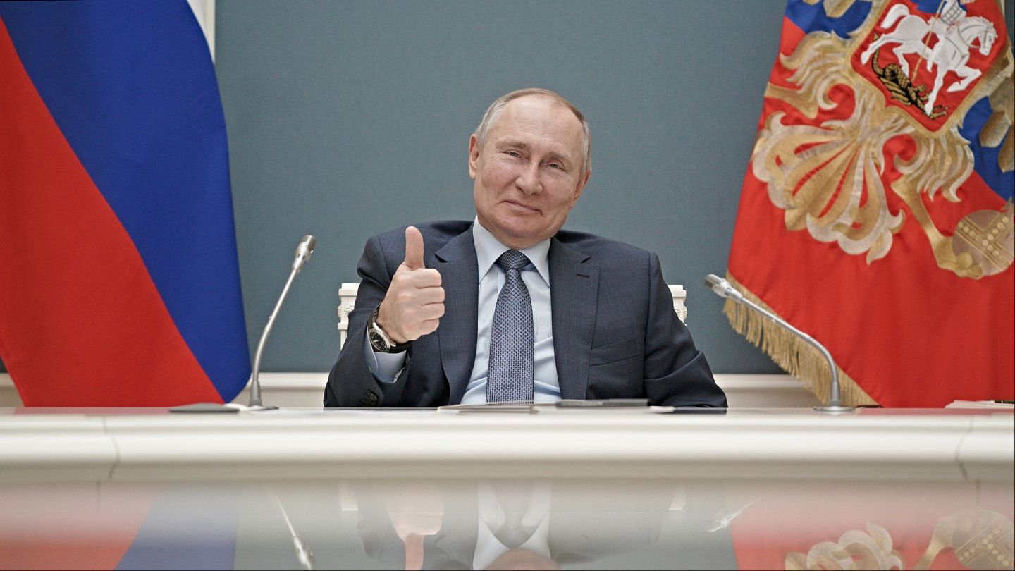 图为俄罗斯总统普京3月10日以视像形式，出席土耳其阿库尤核电厂第三个反应堆的奠基仪式。（Reuters）