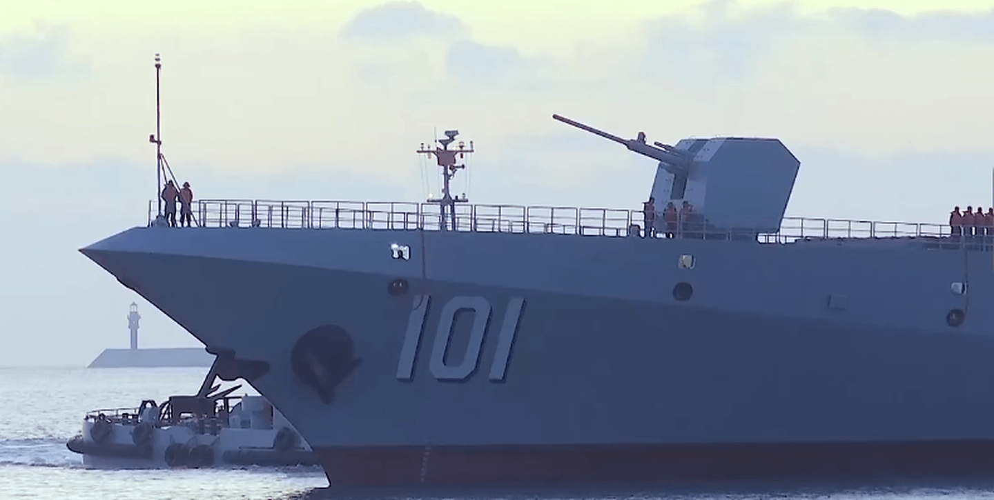 055型导弹驱逐舰的服役，标志着中国的驱逐舰已经跻身于全球最先进军舰的行列。（微博@人民海军）