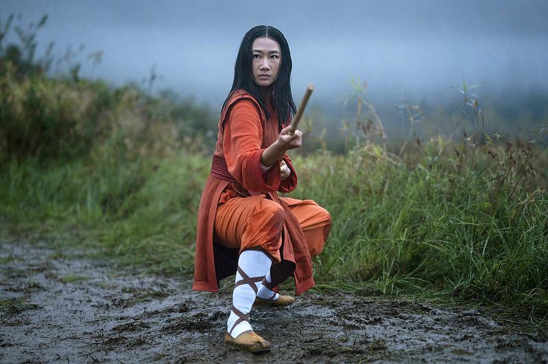以传统亚裔故事为主轴的好莱坞经典动作影集「功夫」(Kung Fu)在翻拍后重新推出，7日将首播；主角从原版的白人男性改由华裔女星奥莉维亚． 梁(Olivia Liang)主演。 (美联社)