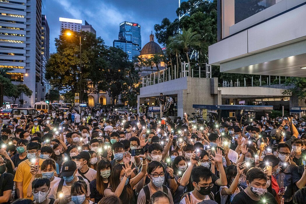 在过去的两年里，抗议活动已经搅动了香港，但中国官员是“务实的”，一位前高盛亚洲高管说，“不想伤害企业。”