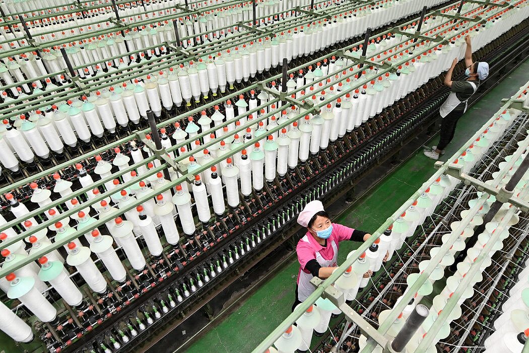 新疆库尔勒的一家纺织厂。新疆的面积是得克萨斯州的两倍多。