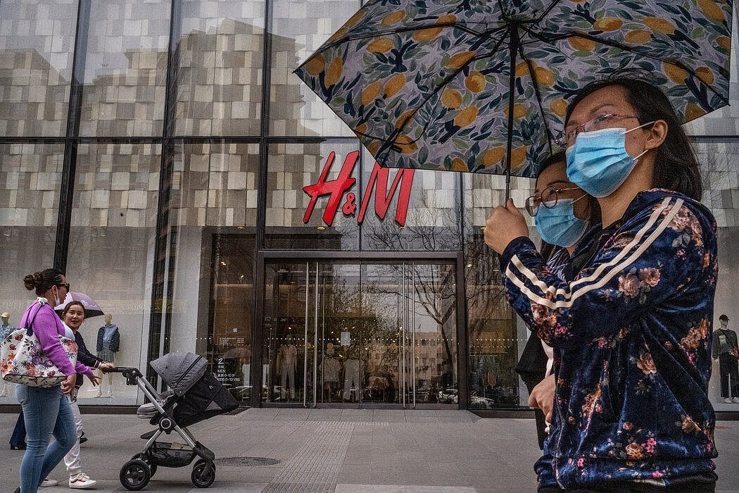 北京一家H&M门店。激怒的中国消费者坚称该公司不使用新疆棉花的承诺是对中国的攻击。
