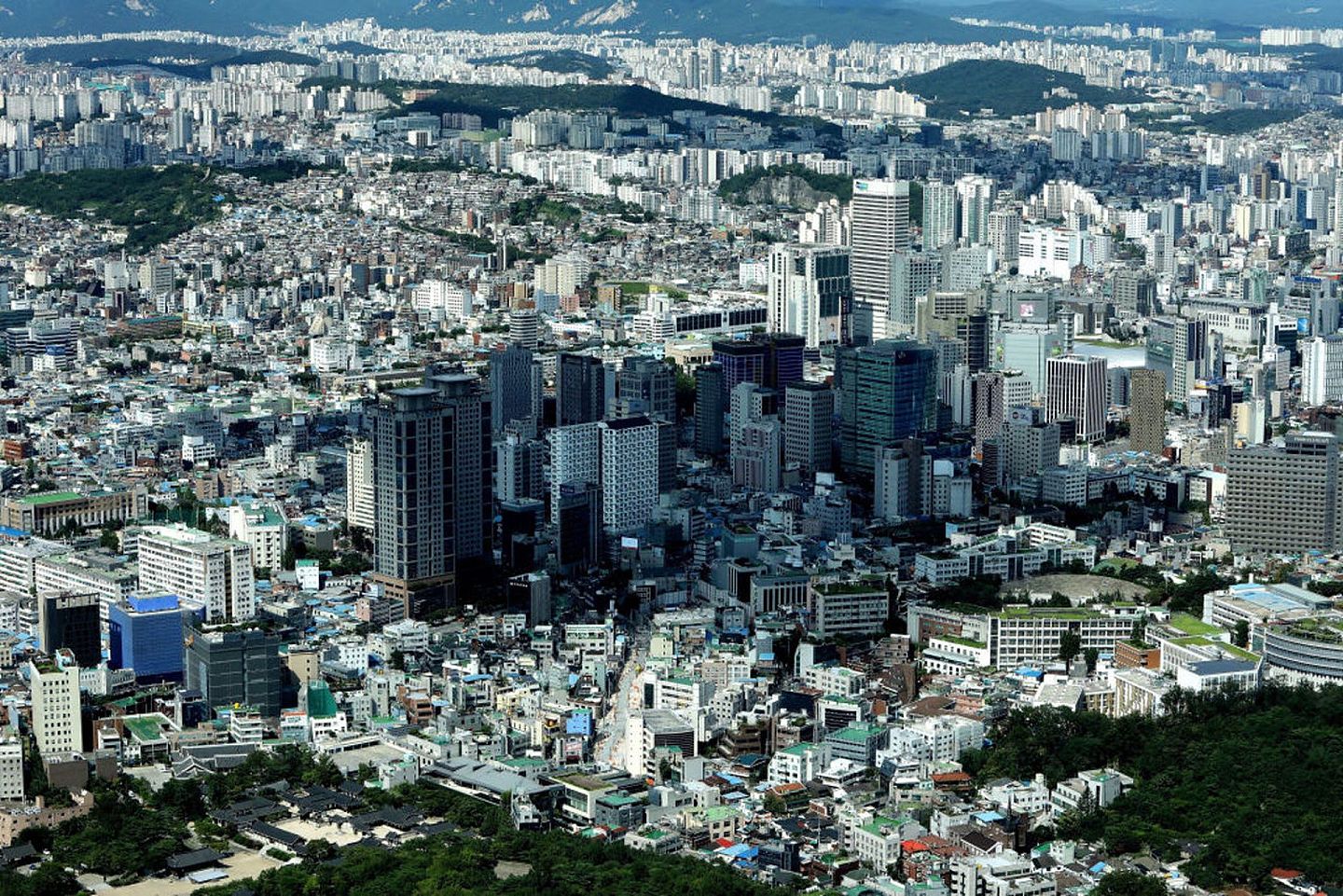 韩国首尔楼价高企。月前青瓦台官员偷步囤地的丑闻，让首尔人彻底愤怒和失望。（Getty Images）