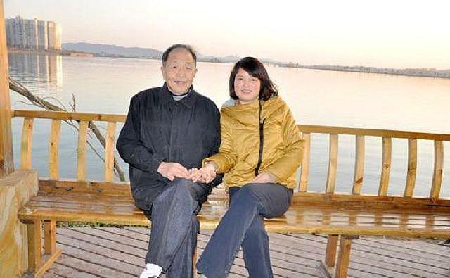 中国38岁女教师爱上65岁清洁工：我爱你，纯粹的你，其他什么都不在乎（组图） - 1