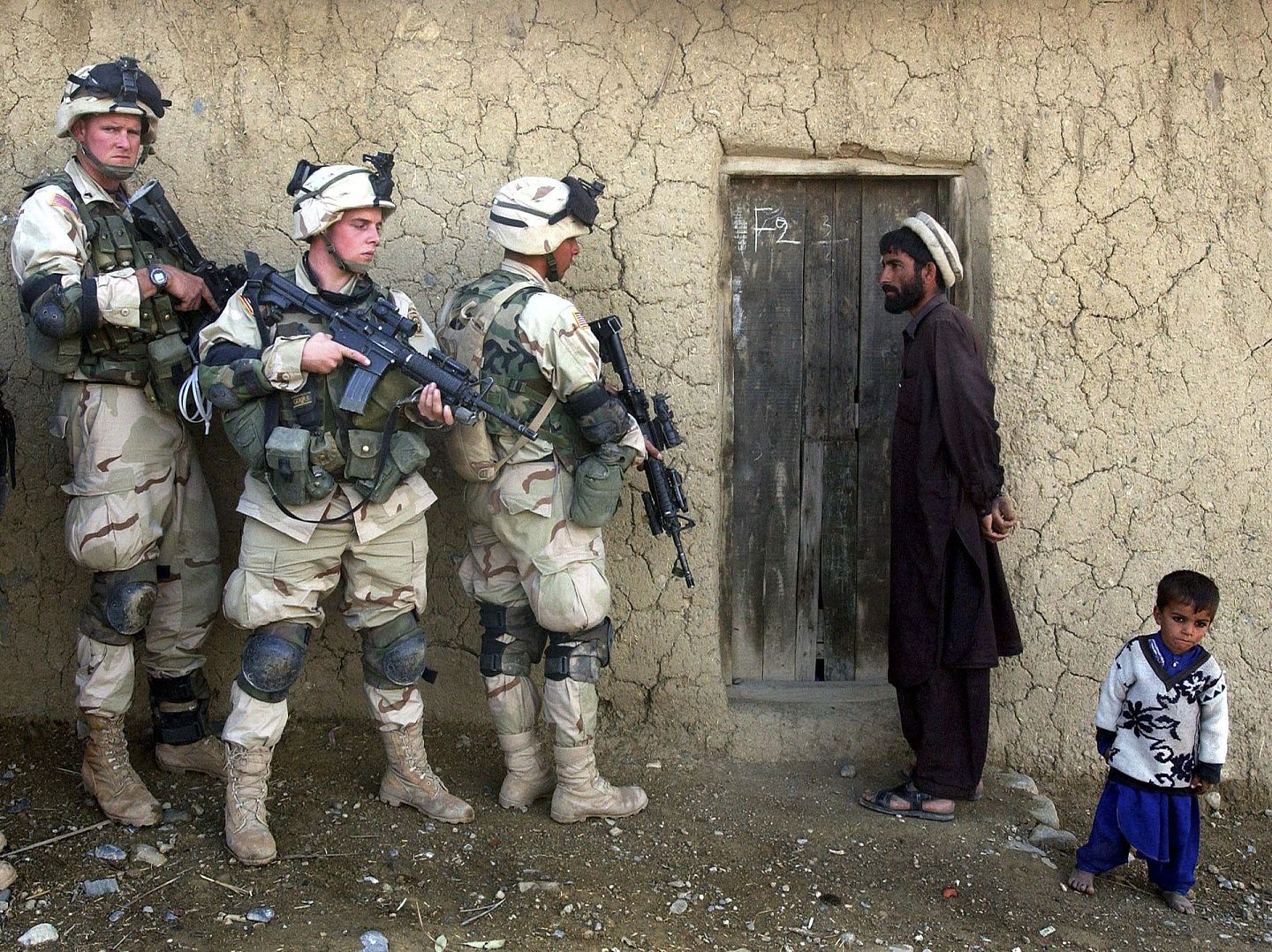 据统计，自美军2001年10月7日进入阿富汗以来，当地已有3万多名平民被美军打死、炸死，受伤人数超过6万，约1,100万人沦为难民。（Getty）