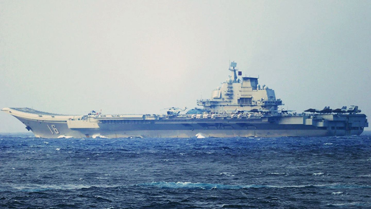 中国海军4月5日晚宣布，组织辽宁舰航母编队在台湾周边海域进行训练，引起台湾媒体的关注。（日本防卫省官网）