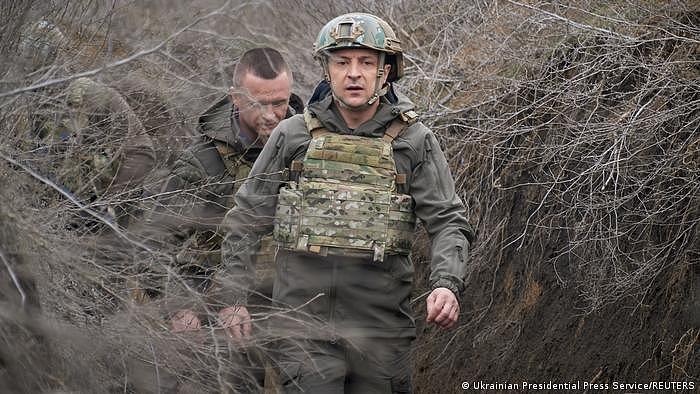 Ukraine Präsident Volodymyr Zelenskiy an der russisch-ukrainischen Grenze