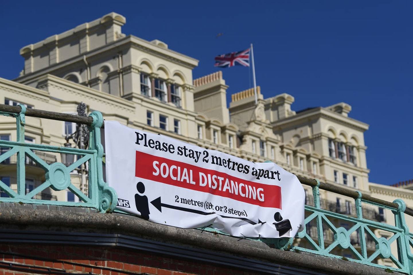 英国的确诊个案已超过4万宗，当地政府呼吁民众保持「社交疏离」，减低感染病毒机会。 （Getty images）