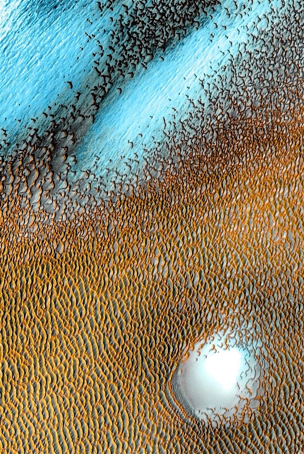 NASA发布火星罕见照片！网友：这完全就是地球的海滩
