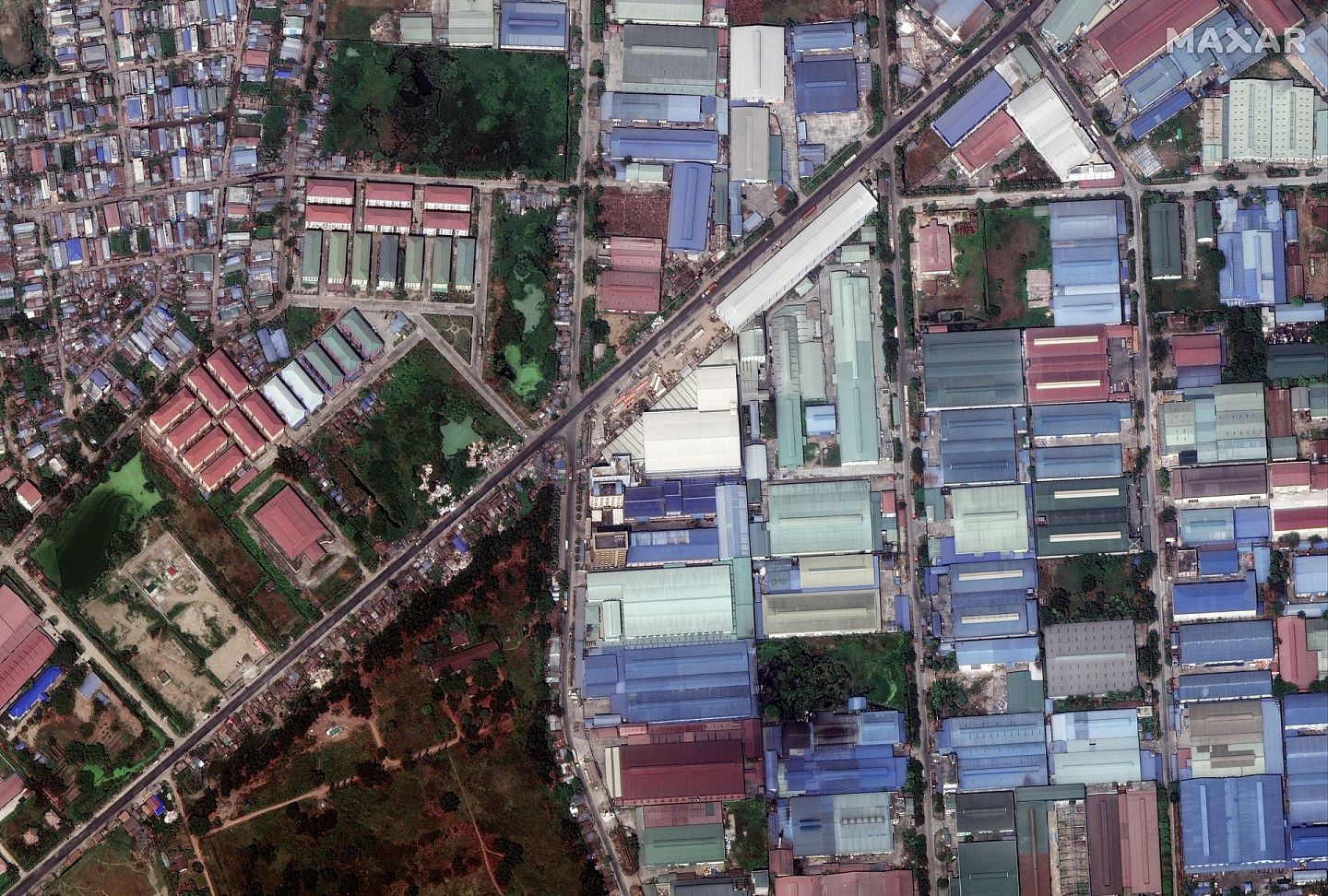 2021年3月9日，Maxar Technologies拍摄的中国工厂卫星图像。（AP）