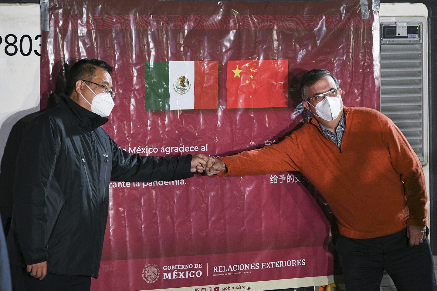 2021年2月27日，第二批中国科兴新冠疫苗运抵墨西哥，对于中国疫苗的国际援助与出口，中国官方姿态低调。（新华社）