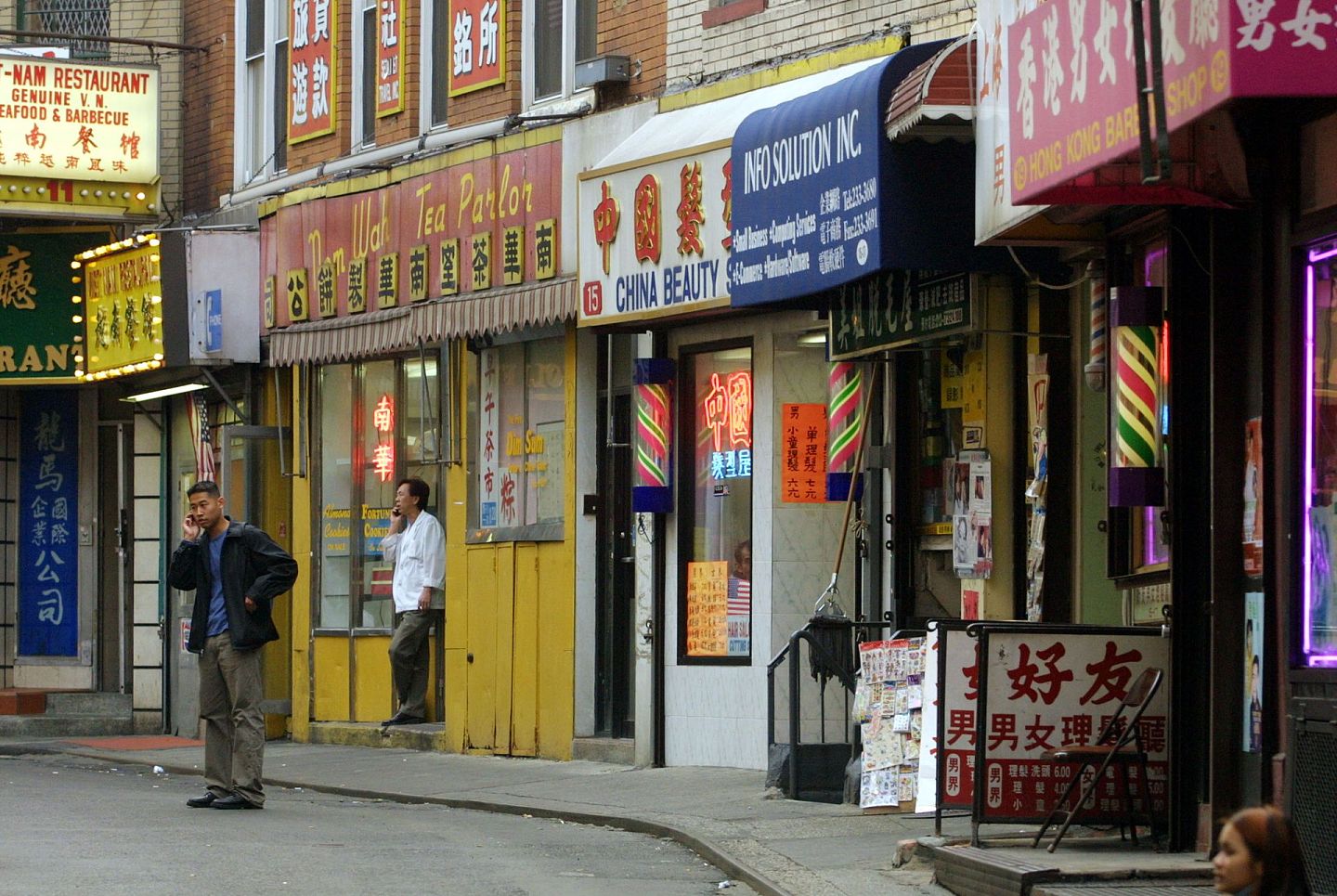 美国纽约唐人街一隅，摄于2001年。（Getty Images）