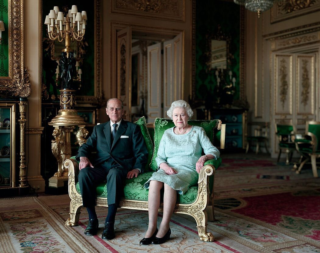 2011年，托马斯·斯特鲁斯在温莎城堡为女王伊丽莎白二世和爱丁堡公爵拍摄的肖像照。
