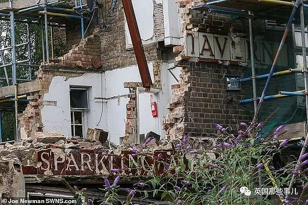 伦敦百年酒吧被鸡贼开发商偷偷推倒，官方：一砖一瓦恢复原样