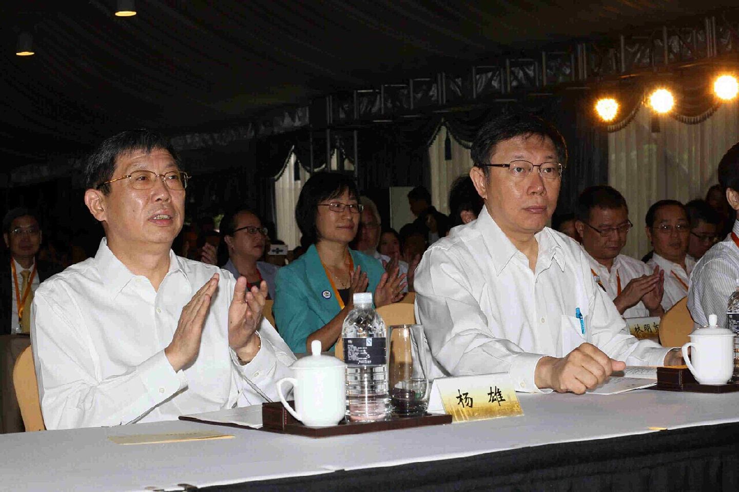 2015年8月18日，台北上海城市论坛上午登场，柯文哲（右）与时任上海市长杨雄共同参与。（台北市政府供图）