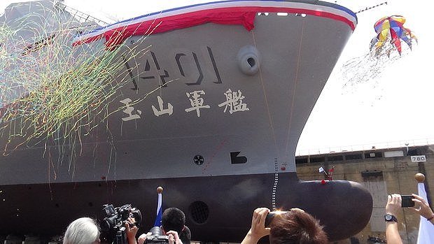 台湾首艘万吨级军舰下水  中国军机扰台破纪录