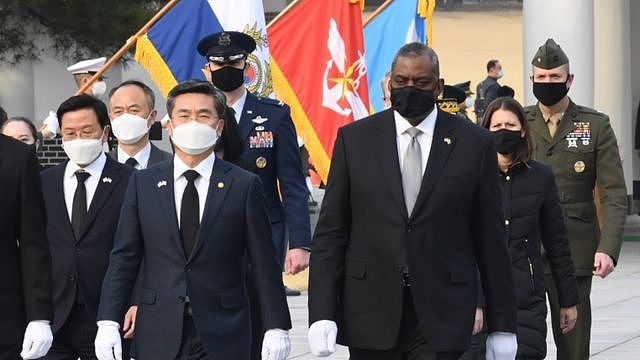 美国国防部长奥斯汀和韩国国防部长徐旭在首尔，3月18日
