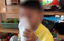江西男童闻脚照后续：涉及幼童或不止一个，助教还曾对男童有猥亵行为，家长要求查看监控被拒（视频/组图）