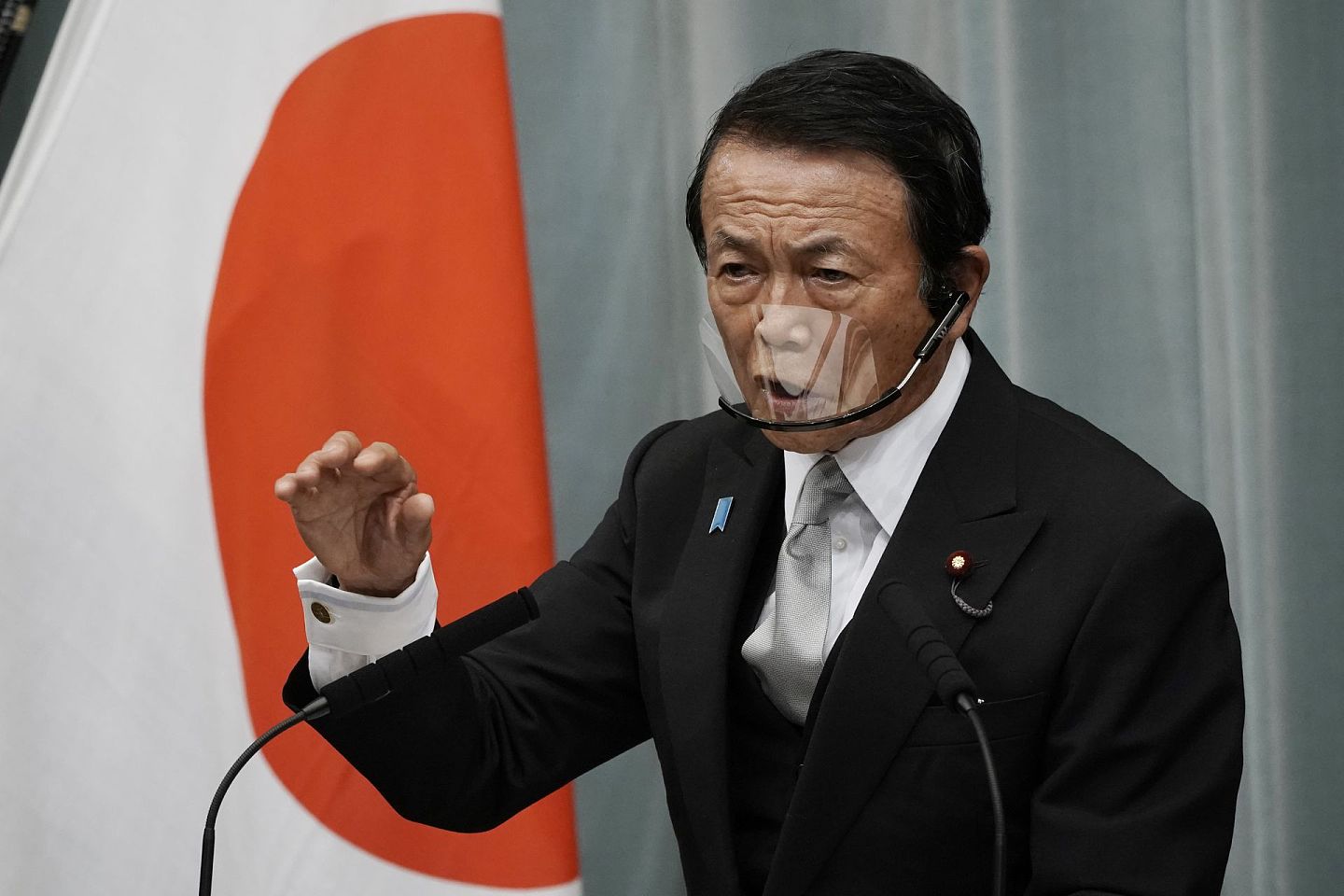 日本副首相兼财务大臣麻生太郎关于福岛核污水无害的言论引发中国不满。图为2020年9月16日，麻生太郎在东京的记者会上发言。（AP）