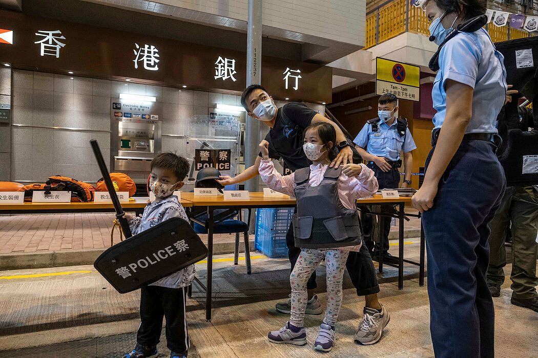 来香港警察学院参观的孩子。