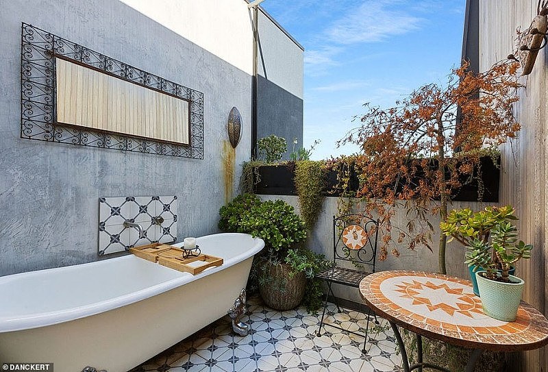 澳洲$250万海滨豪宅层层坐拥美景，户外浴缸为一大特色（组图） - 3