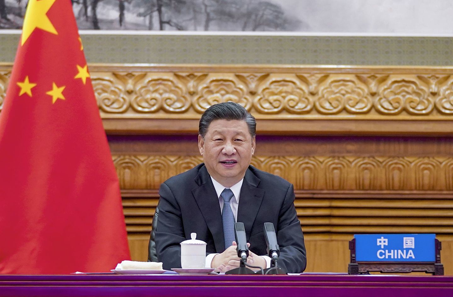 4月16日，中国国家主席习近平在北京同法国总统马克龙、德国总理默克尔举行中法德领导人视频峰会。（新华社）