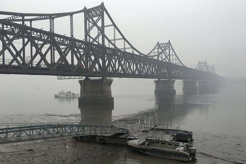 北韩3月自大陆进口额狂飙创半年新高，图为横跨鸭绿江的中朝友谊桥。 路透