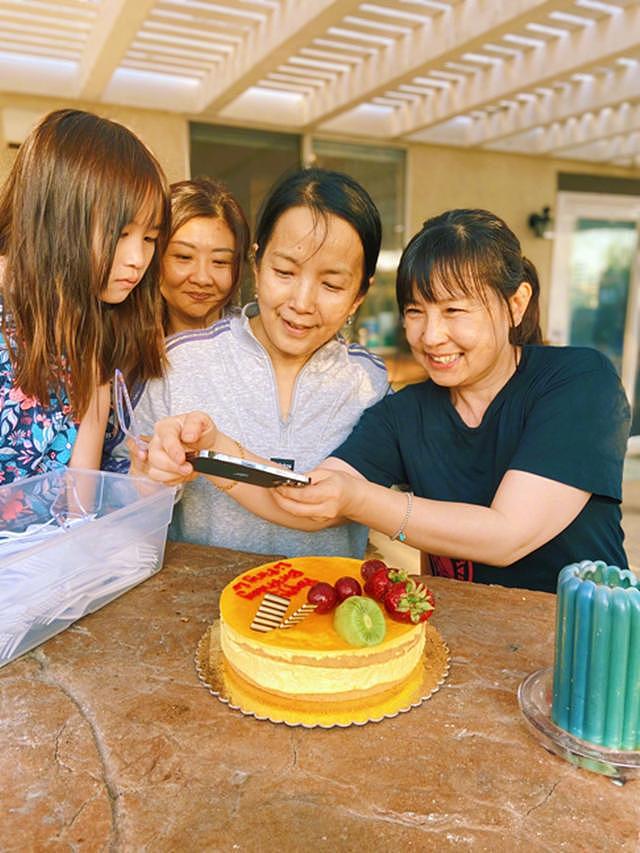 吕丽萍晒61岁生日照，素颜焉瘪还有黄斑，自然脸老了就这么真实（组图） - 2