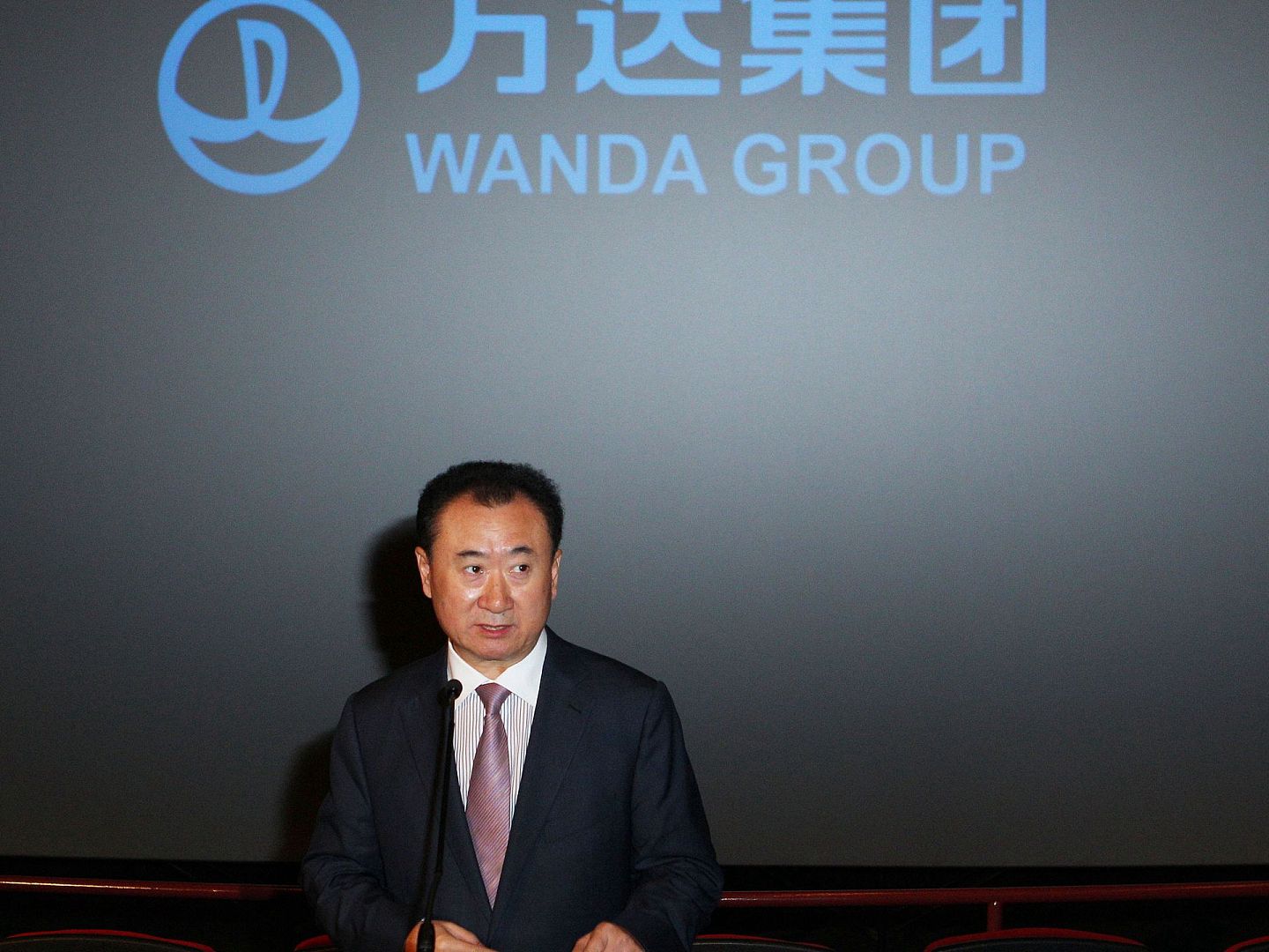 王健林曾因大规模在海外扩张并购而受到中国监管层调查。（VCG）