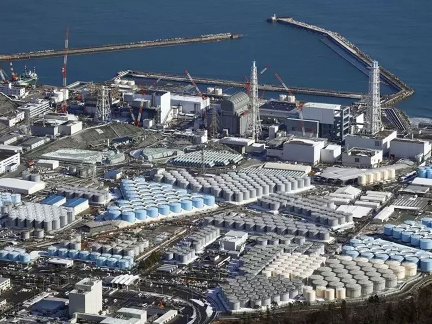 日本以缺乏储存空间为由，宣布要于两年后将大量福岛核电站核废水倾倒入太平洋。（AP）