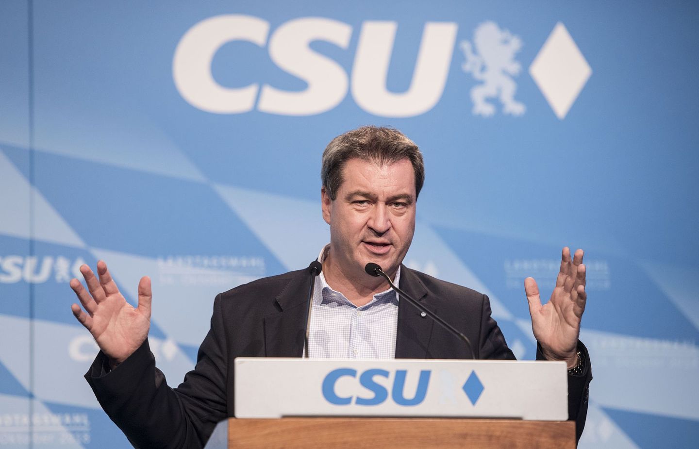 2018年10月，巴伐利亚州长泽德在一次竞选活动中发表演讲。（Getty）