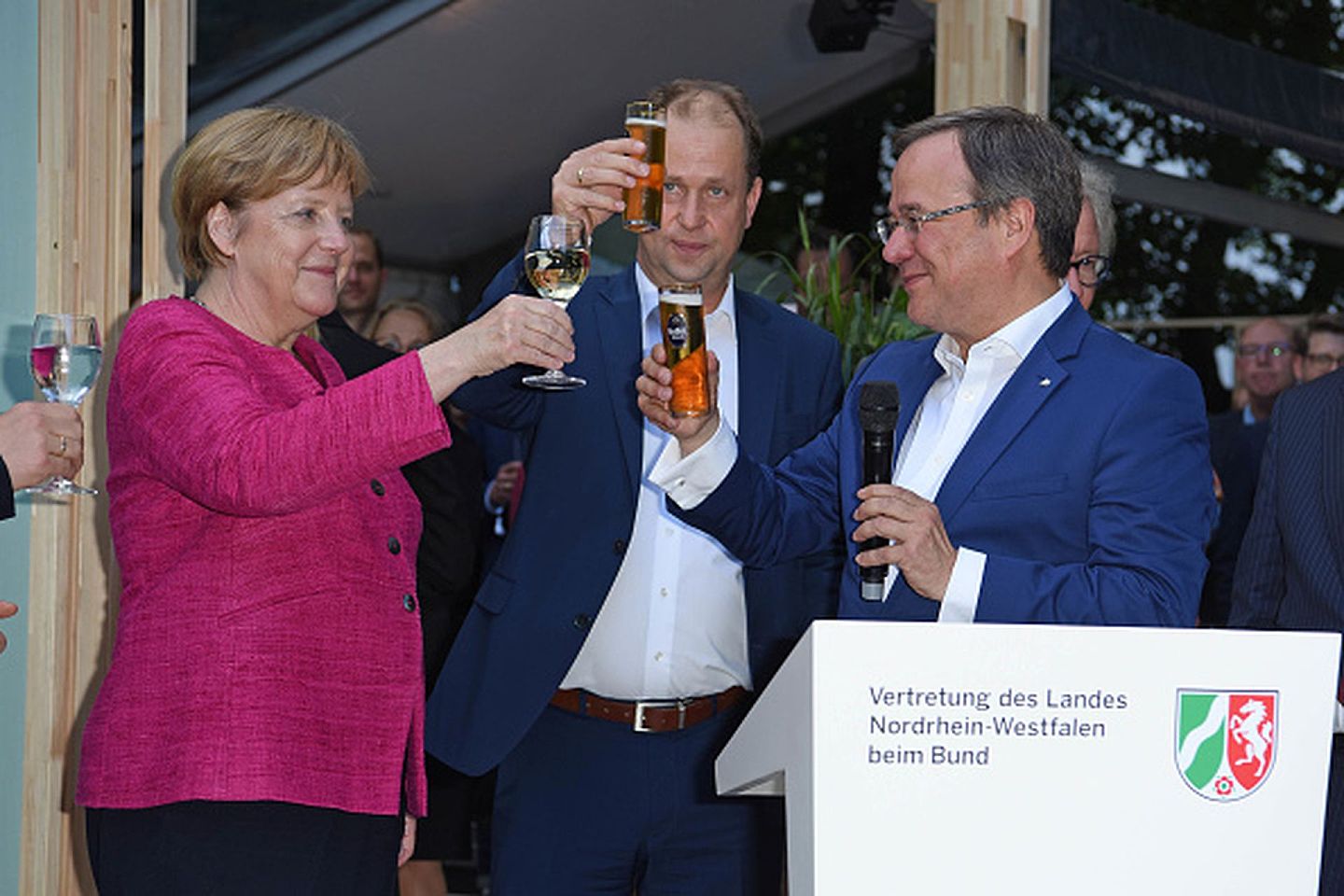 2018年6月26日，默克尔与拉舍特在柏林参加基民盟夏季聚会。（Getty Images）