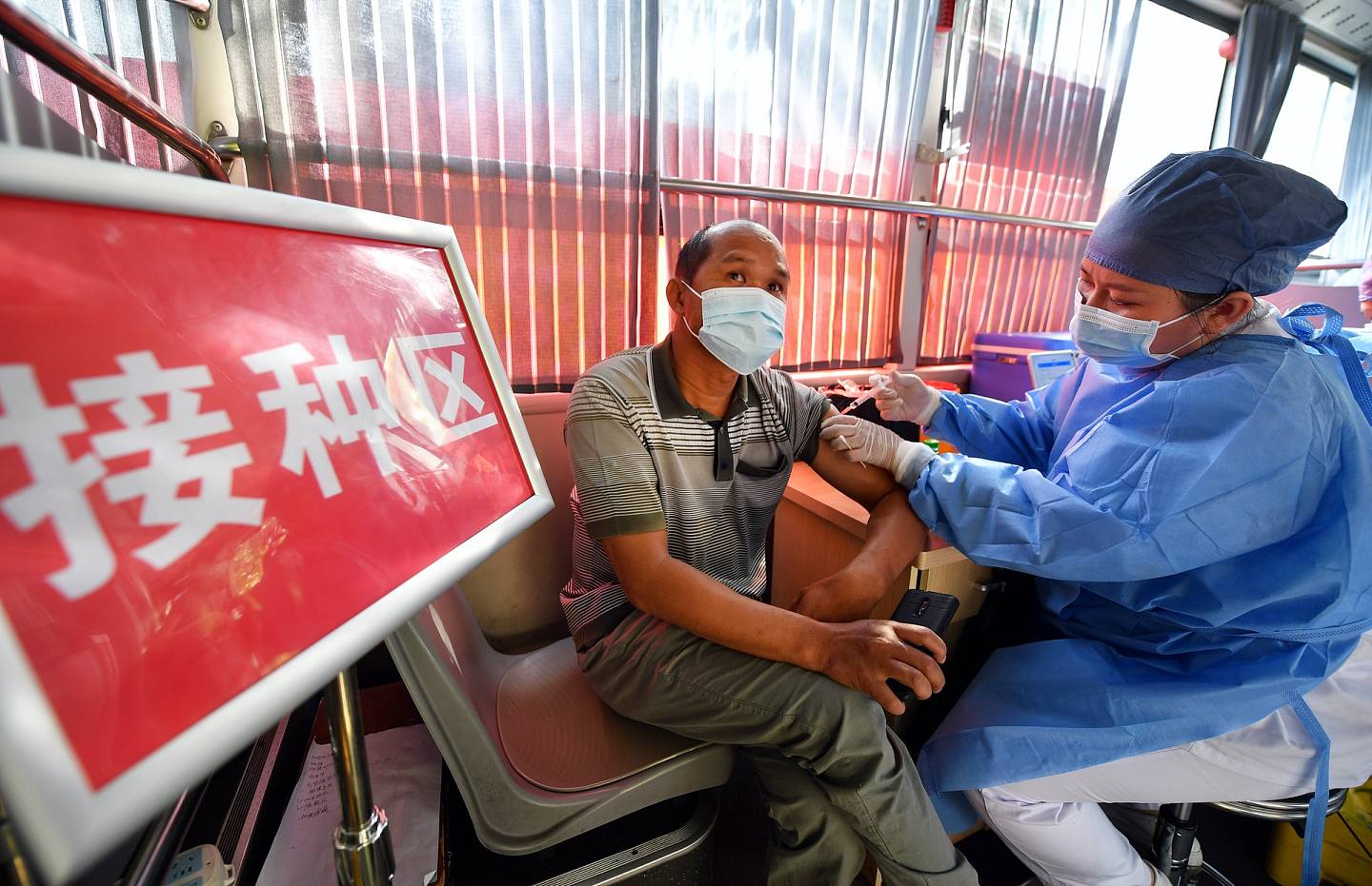 北京疾控：疫苗接种证明不能代替核核酸检测报告。 （新华社）