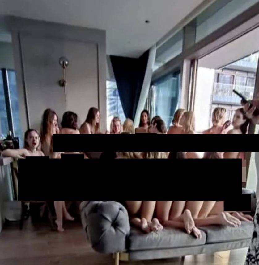 女孩们在杜拜公寓内的照片。 图：翻摄自微信