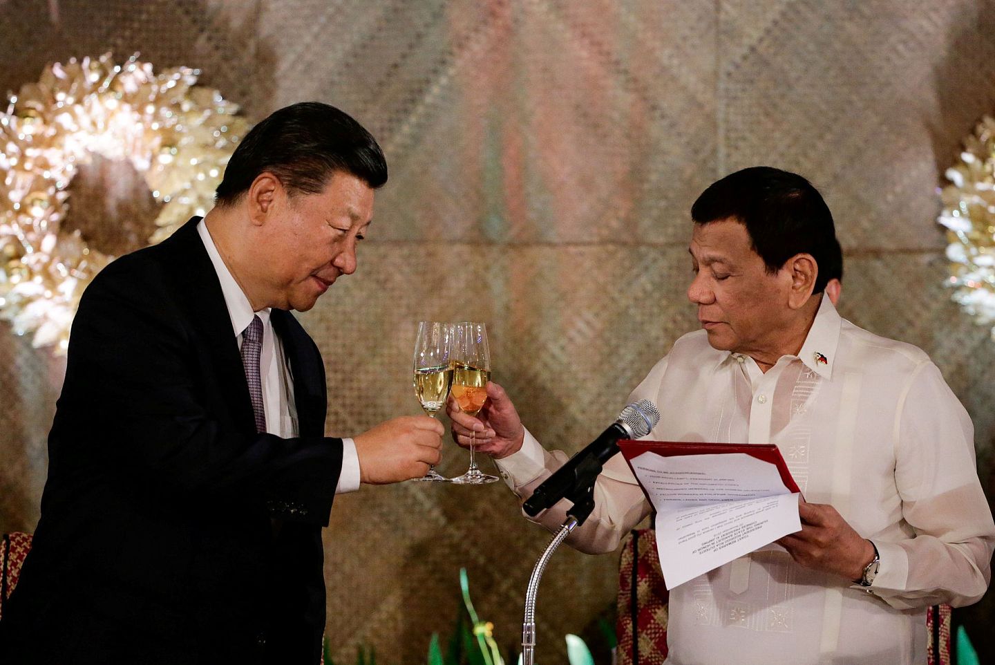 2018年11月，中国国家主席习近平访问菲律宾，与杜特尔特会面。（Reuters）