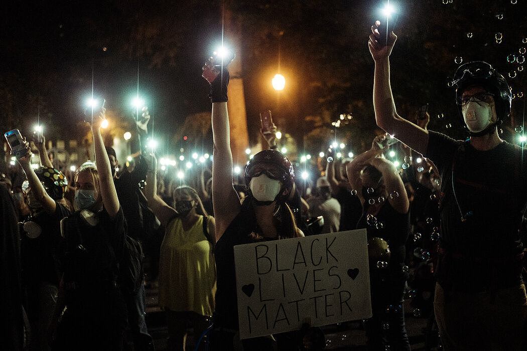 去年7月，在俄勒冈州波特兰市参与“黑人的命也是命”示威的抗议者。